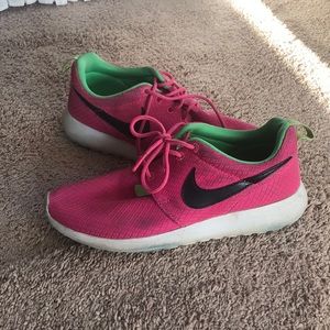Nike Roshe Run sneakers
